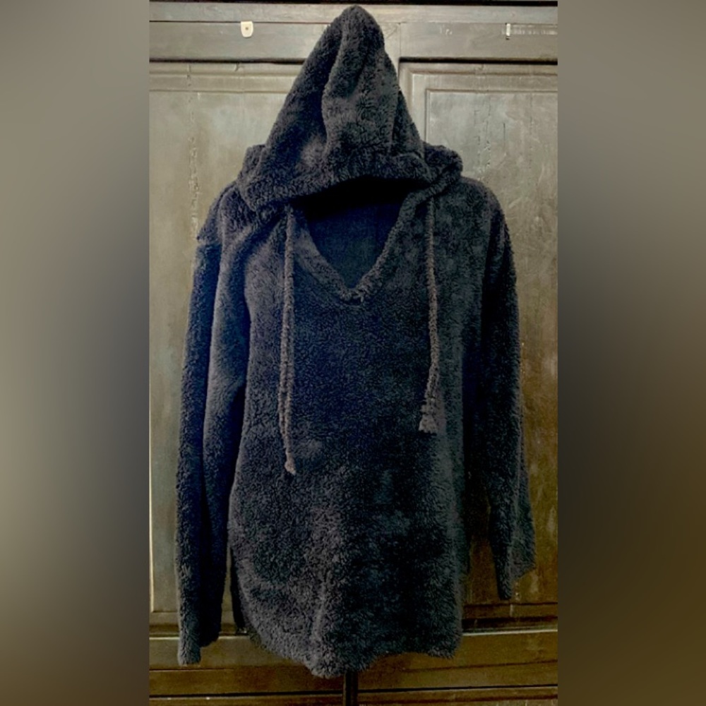 Fuzzy Black PULLOVER hoodie- size Large